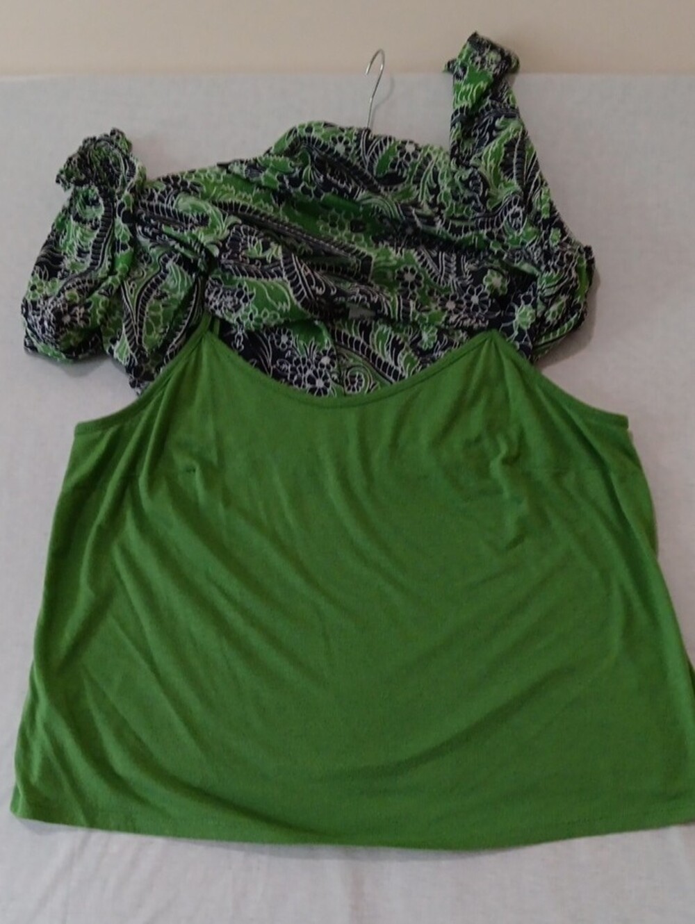 Liz Claiborne Green and Black Paisley Blouse - Picture 10 of 16